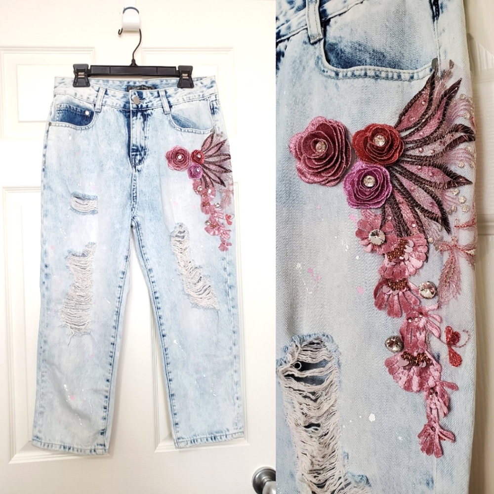Gabby Isabella Pink Floral Appliqué Ankle Cropped Jeans